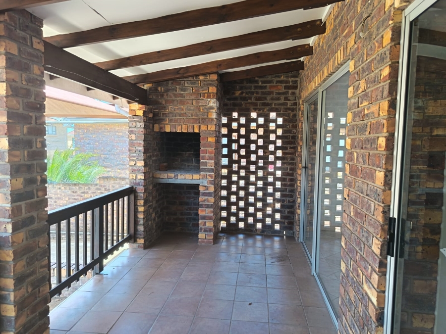 To Let 2 Bedroom Property for Rent in Wavecrest Eastern Cape